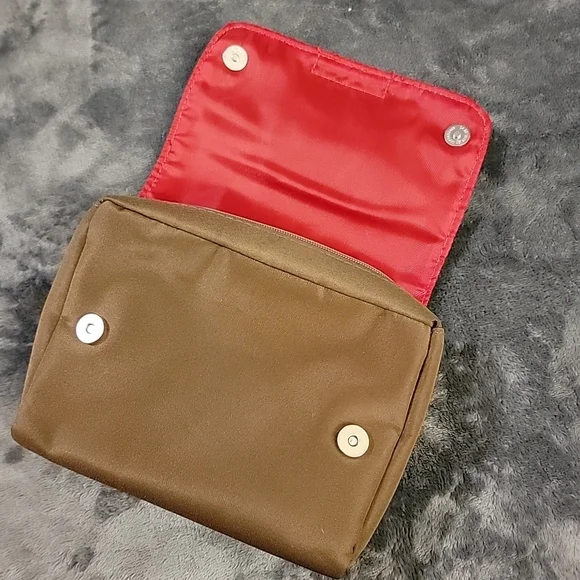 Delta Airlines Elite Business First Class Flight Amenity Kit - Picture 11 of 13